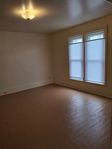 Building Photo - 822 Fulton St W