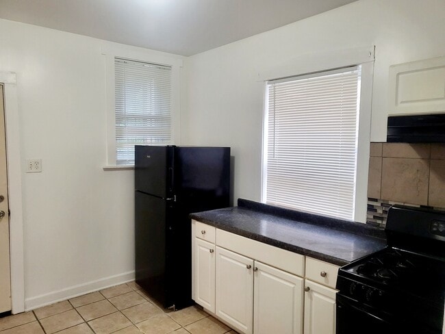 Building Photo - 7741 S Yates Blvd