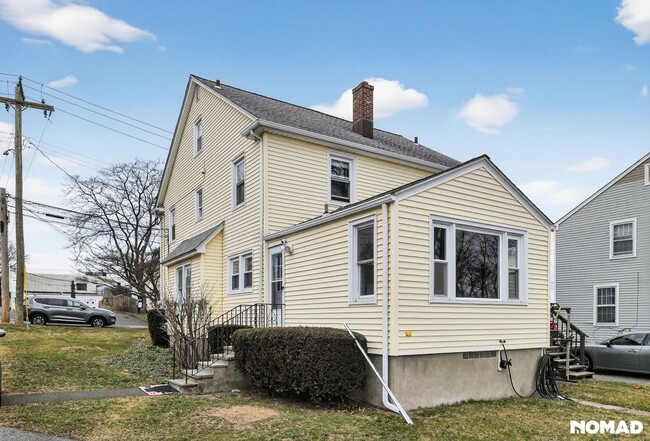 Building Photo - 96 Kenwood Ave