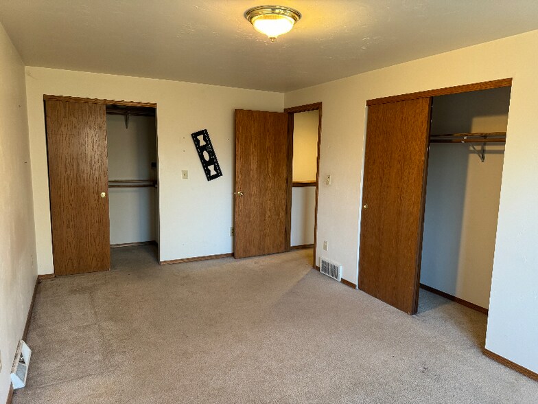 Building Photo - 706 Parkview Rd