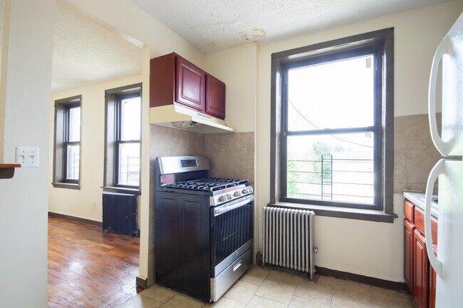 Primary Photo - 425 Rose Ave