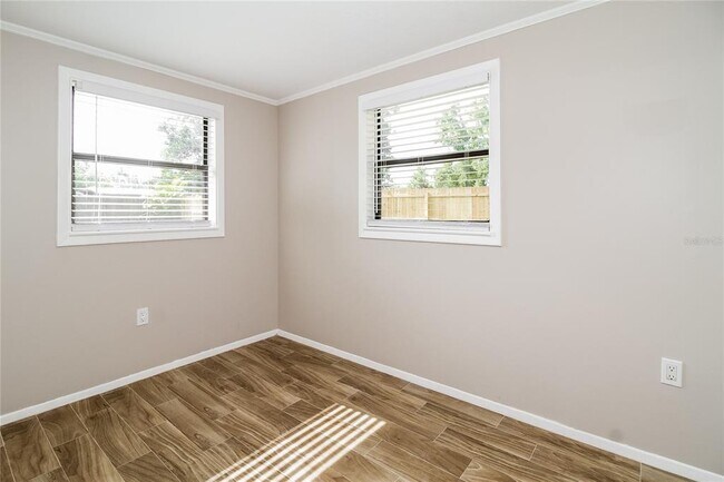 Building Photo - 243 Acorn Dr