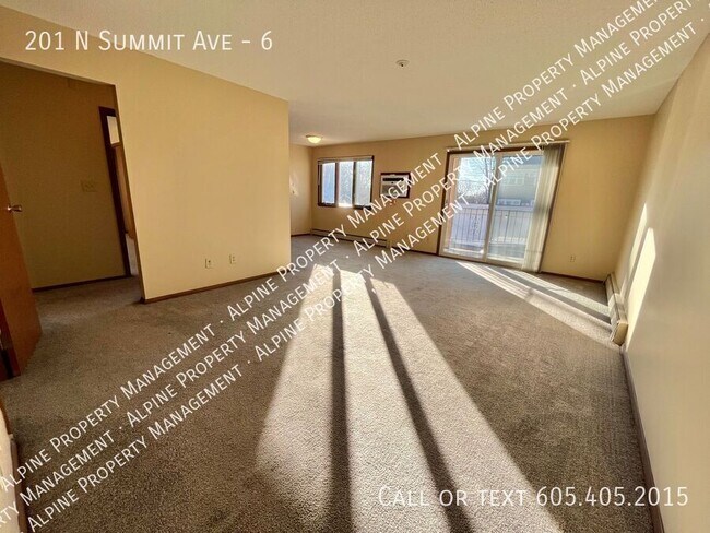 Building Photo - 201 N Summit Ave