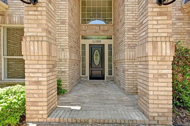 Building Photo - 11305 Nutwood Cove