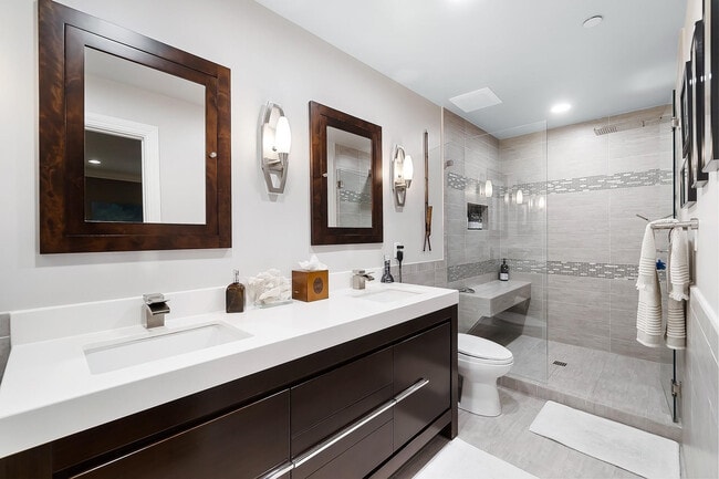 Building Photo - 301 Tarpon Dr