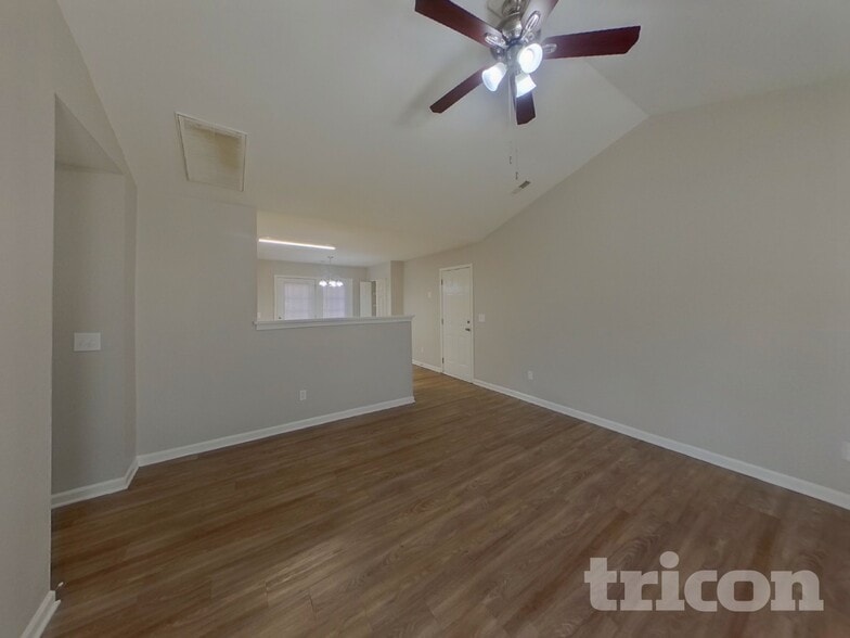 Building Photo - 705 Continental Dr