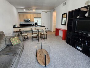 Building Photo - 1111 SW 1st Ave