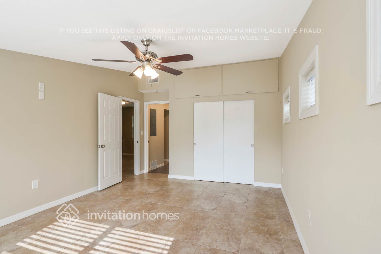 Building Photo - 215 Emerald Ln