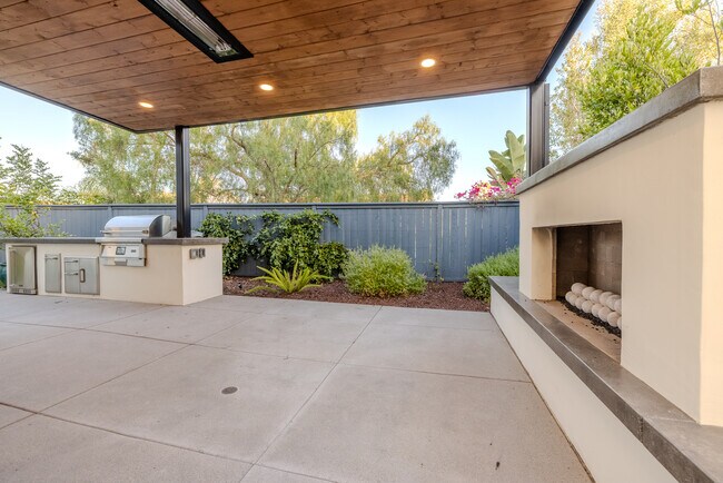Building Photo - 3209 Rancho Reata