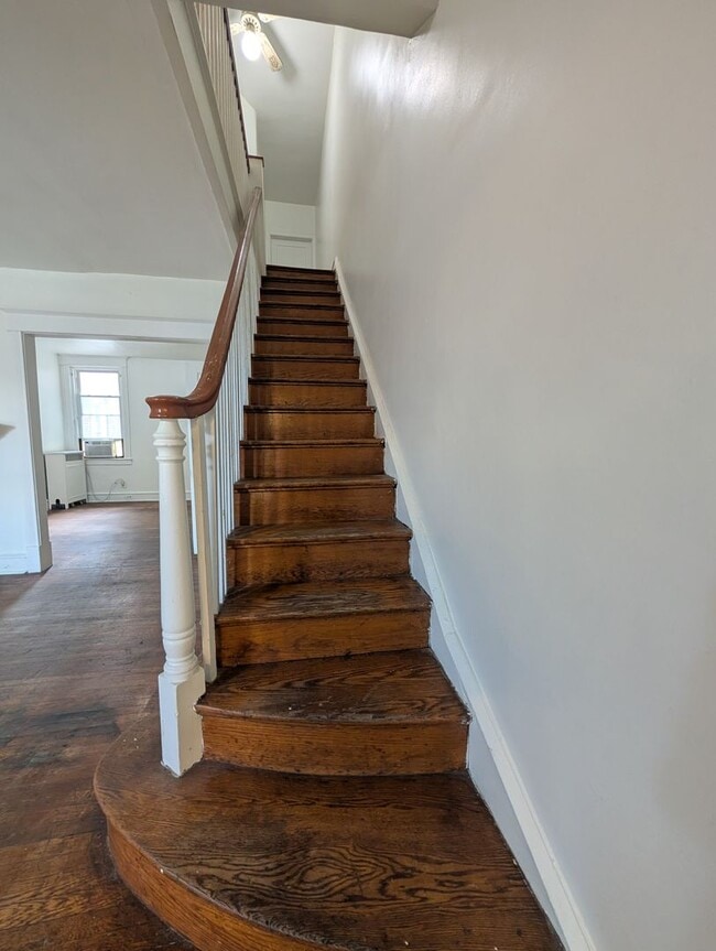 Building Photo - Now Showing!