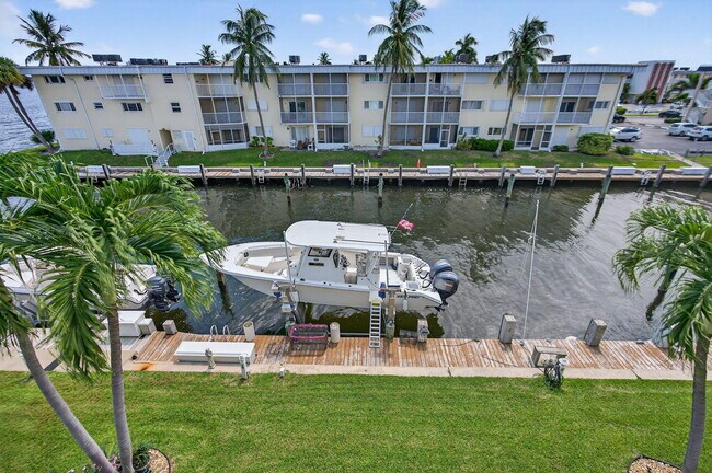 Building Photo - 110 Shore Ct