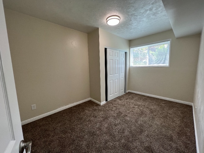 Building Photo - 1362 E 3900 S