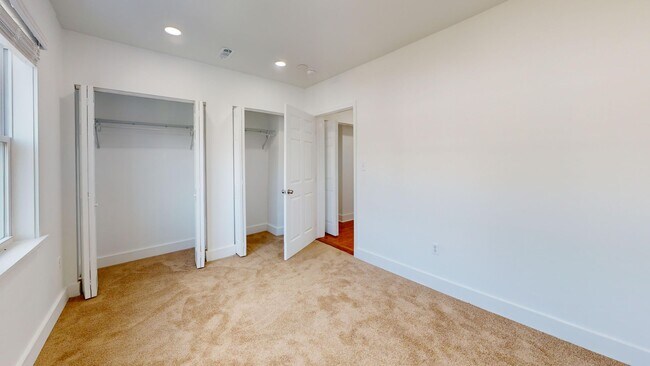 Building Photo - Recently Renovated Stunning Two Bedroom/Three & a Half Bathroom for Rent