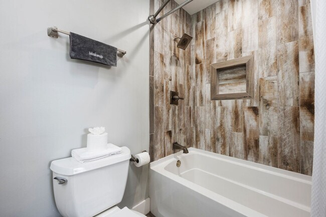 Building Photo - 17462 Front Beach Rd