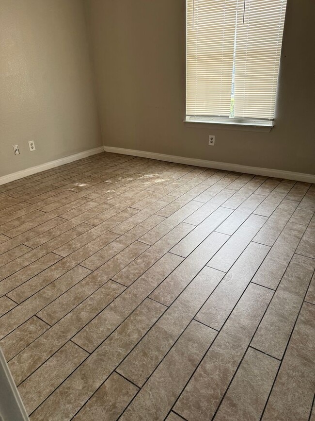 Building Photo - 3823 S Maryland Pkwy