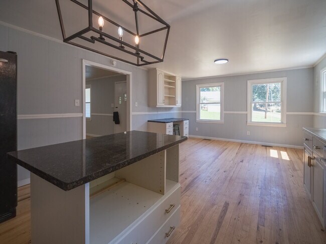 Building Photo - "Charming 3-Bedroom Home in Cramerton - Spacious 1217 Sq Ft with 2 Full Baths!"