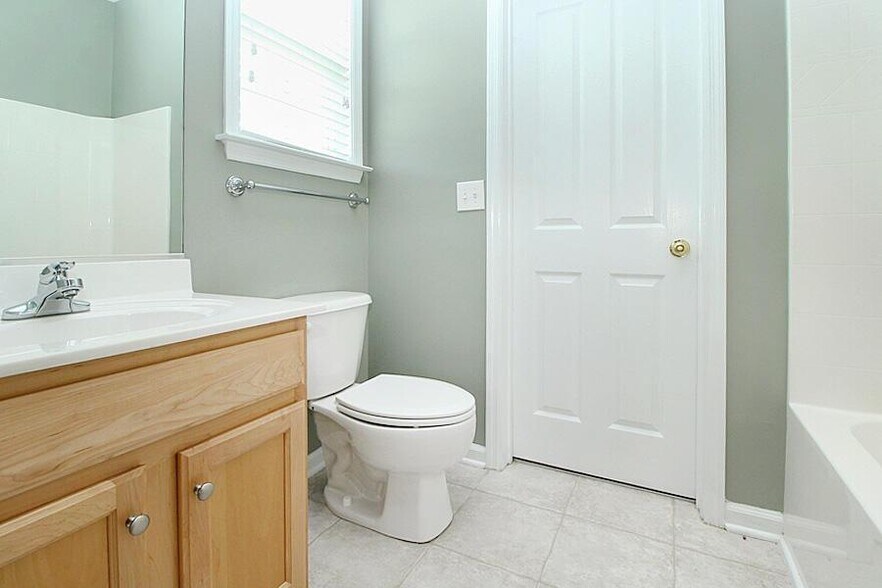 Building Photo - 111 Amaranth Ave