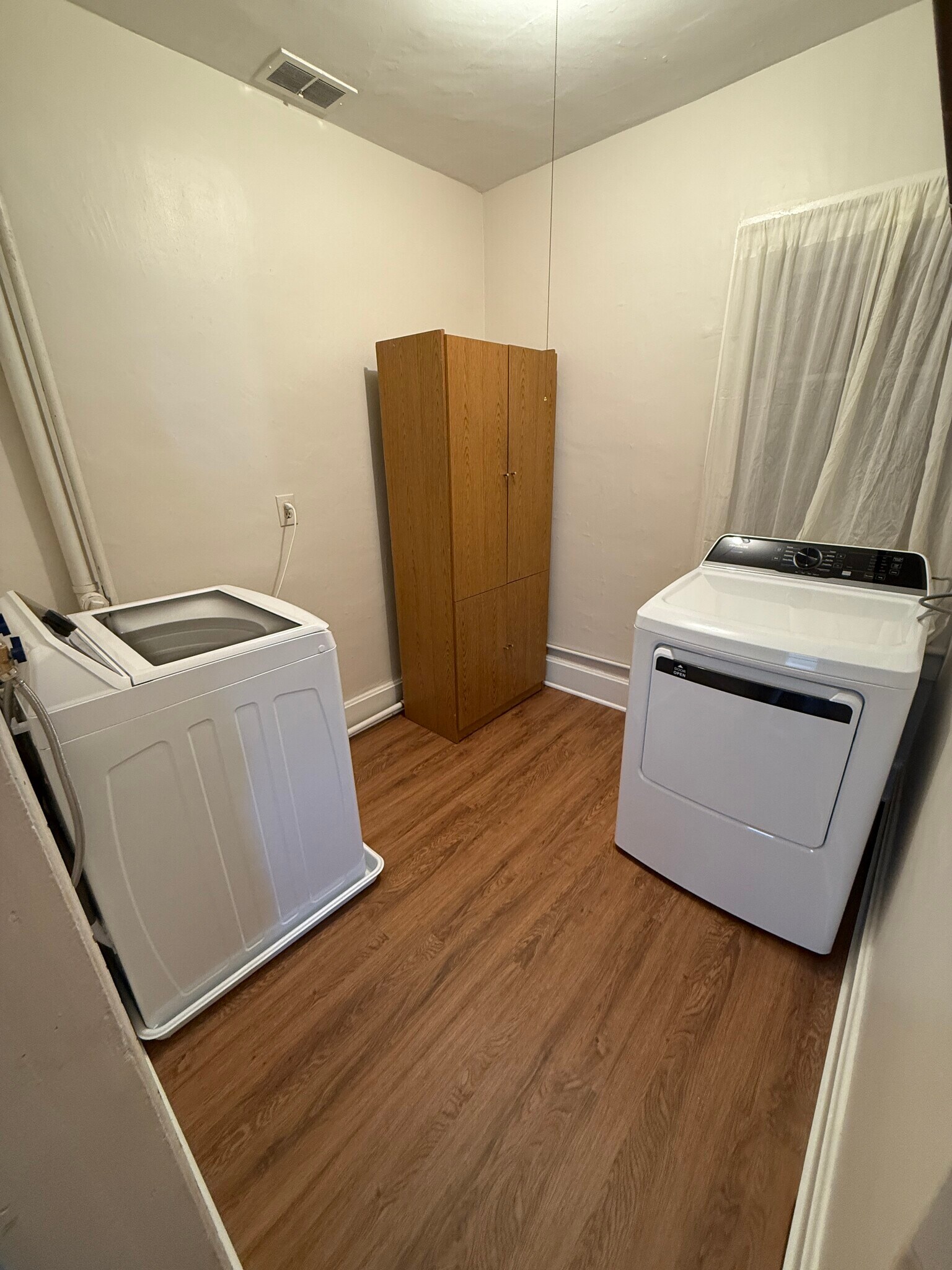 In Unit Laundry Room - 528 E Glover Ave