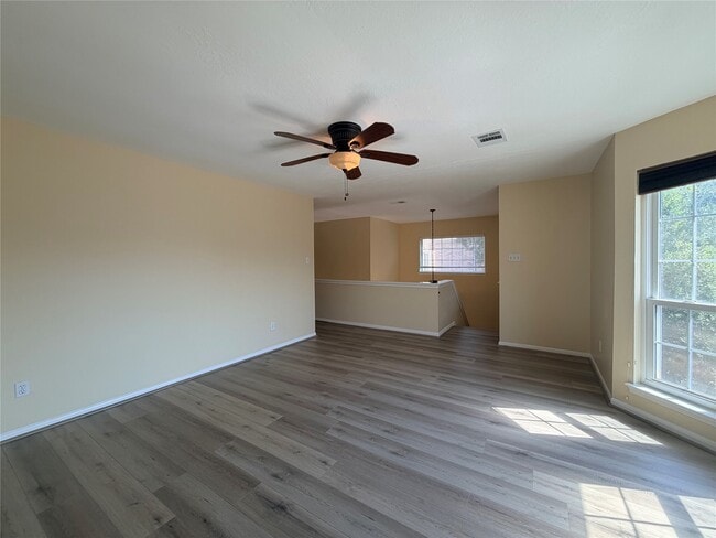 Building Photo - 12211 Meadow Crest Ct