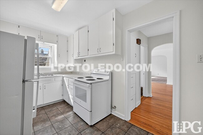 Building Photo - 4124 Vermaas Ave