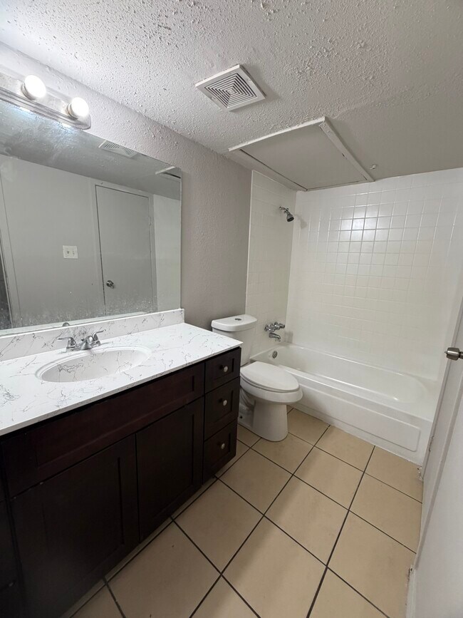 Building Photo - 10001 Westpark Dr