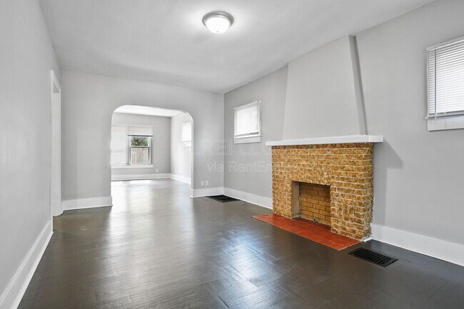 Building Photo - 4116 Larkwood Ave