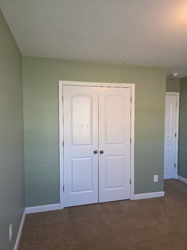 Building Photo - 3 bedroom, 2 bath in Rockford Forest