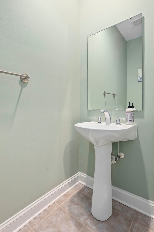 Building Photo - 1201 Dingle Rd