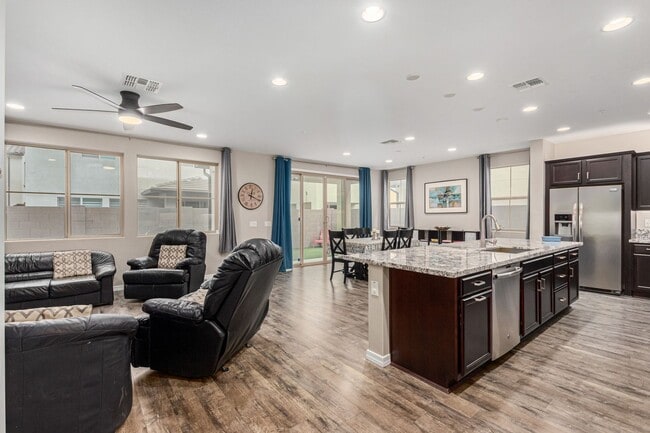 Building Photo - SONORAN FOOTHILLS 4 BEDROOM 2.5 SFH