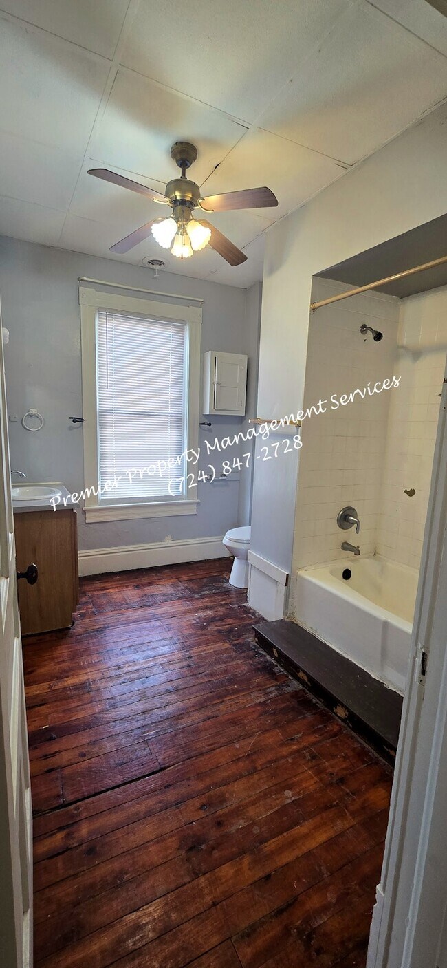 Building Photo - 102 S Main St