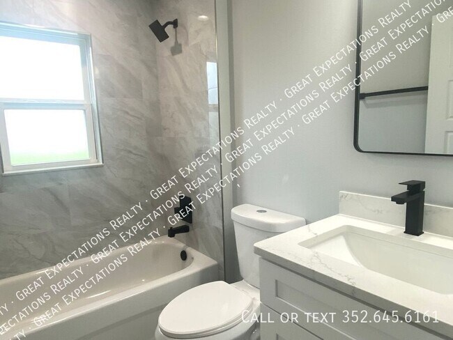 Building Photo - 13679 SE 52nd Ct