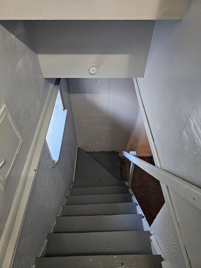 Building Photo - Charming 3-Bedroom Home and 1 Bath for Rent!