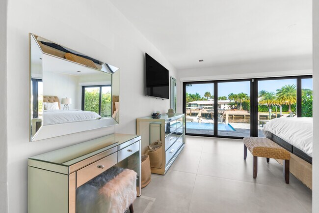 Building Photo - 273 Tropic Dr