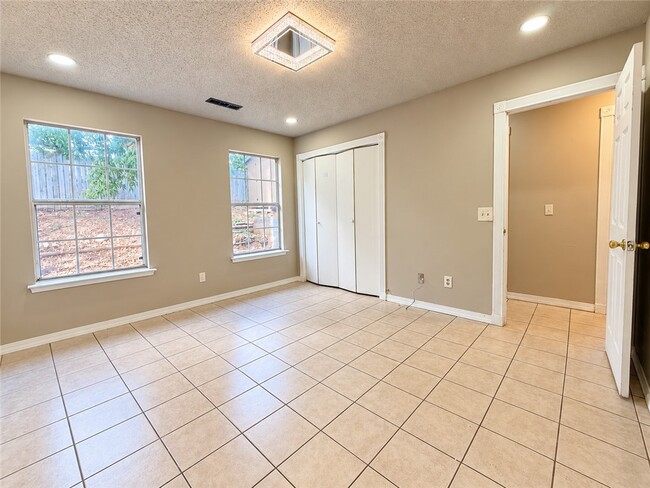 Building Photo - 2678 Brookside St