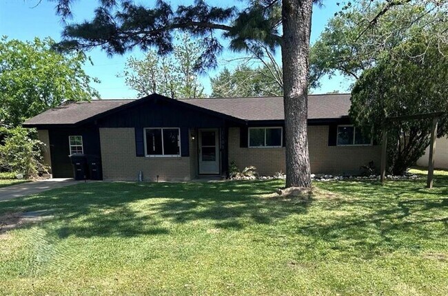 Primary Photo - 1107 Dover Cir