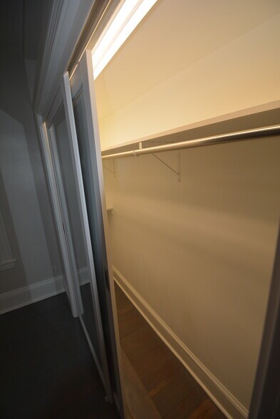 Building Photo - 31 Claybourne St