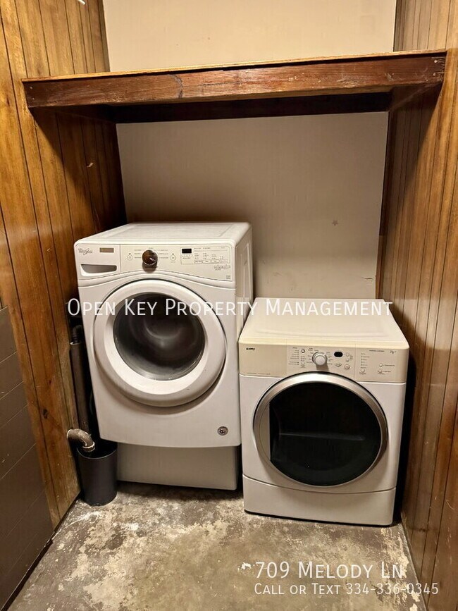 Building Photo - 709 Melody Ln