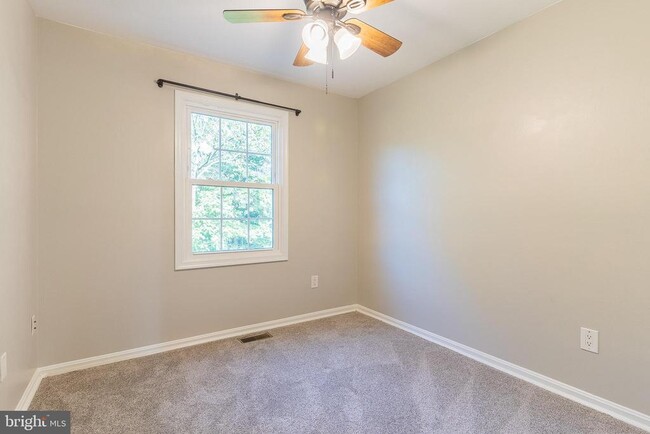 Building Photo - 6584 Yadkin Ct