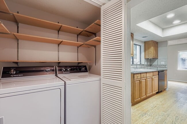 Building Photo - 8600 Tallwood Dr