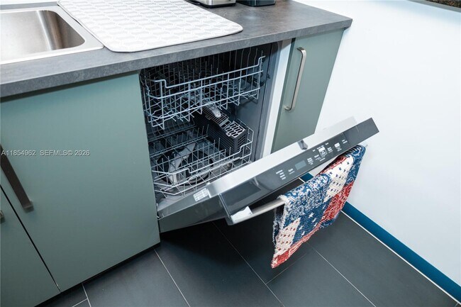 Building Photo - 224 Meridian Ave