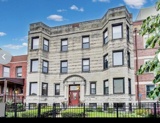 Primary Photo - 4440 N Dover St