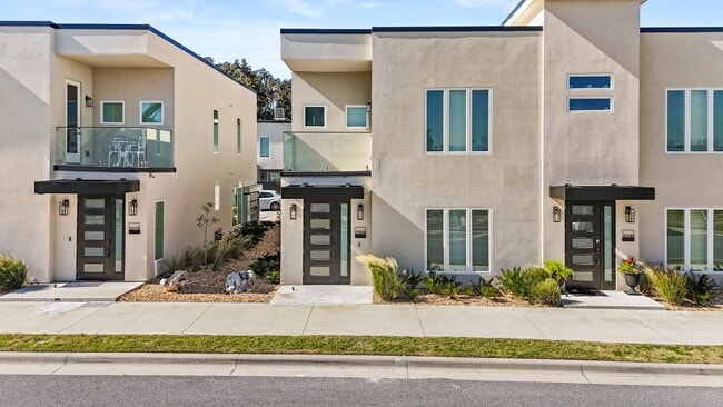 Building Photo - Exclusive Townhome in The Vue at Celebration Pointe