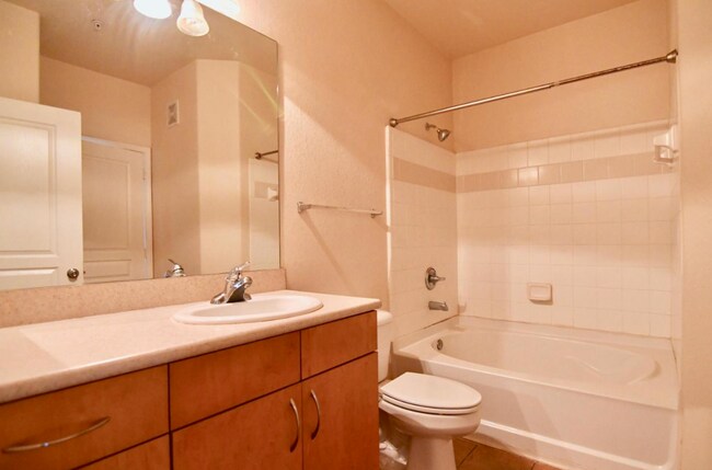 Building Photo - Gardens of Bridgehampton - 1 bed - 1 bath ...