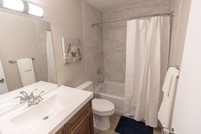 Building Photo - 801 N Ann St