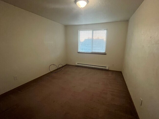 Building Photo - 3 bdrm/2.1 bath Duplex for Rent in Harrisburg