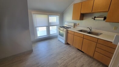 Building Photo - 20 N Willow St