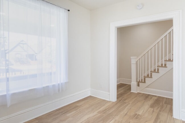 Building Photo - Stunning Remodeled Patio Home in Baker – 3...