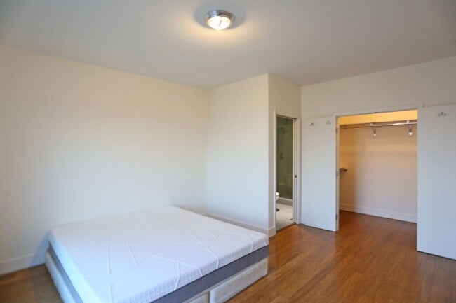 Building Photo - Spacious three-story 4BR/3BA single family home in Bernal Heights, Deck, View,W/D,Storage(637 Per...