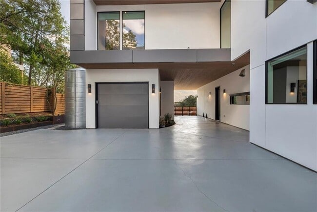 Building Photo - 4811 Timberline Dr