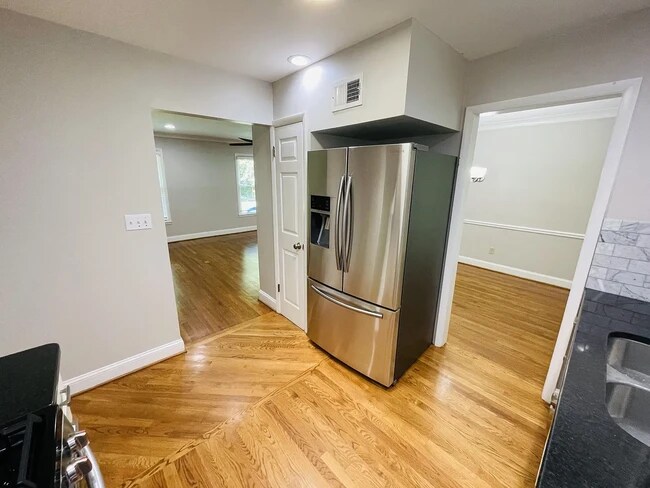 Building Photo - 2706 Eaton Pl